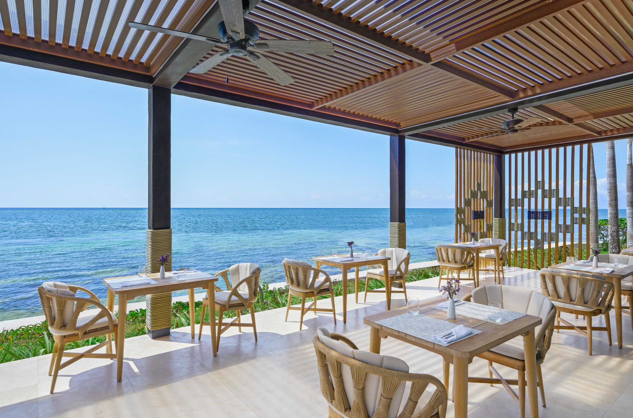 Eros restaurant 2 hres